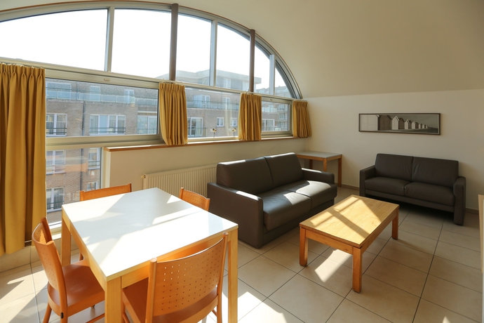 Imagen de los interiores del Hotel Belcasa Suitehotel. Foto 14