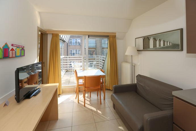 Imagen de los interiores del Hotel Belcasa Suitehotel. Foto 15