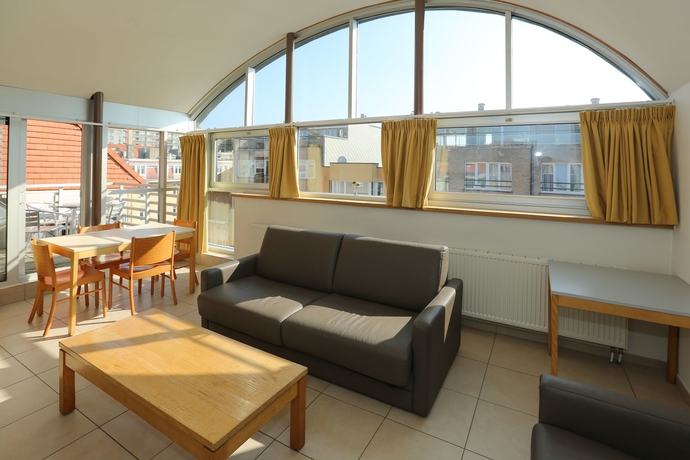 Imagen de los interiores del Hotel Belcasa Suitehotel. Foto 16