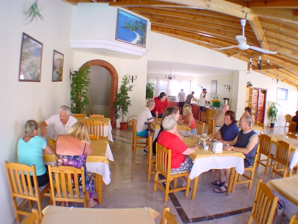 Imagen del bar/restaurante del Hotel Belcehan Beach. Foto 4