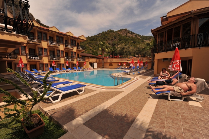 Imagen de la piscina del Hotel Belcehan Beach. Foto 13