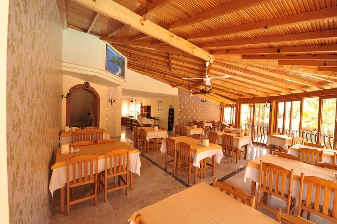 Imagen del bar/restaurante del Hotel Belcehan Beach. Foto 6