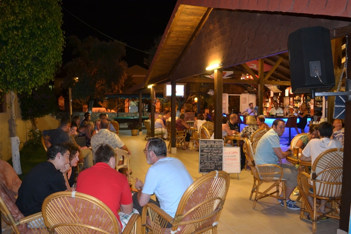 Imagen del bar/restaurante del Hotel Belcehan Beach. Foto 7