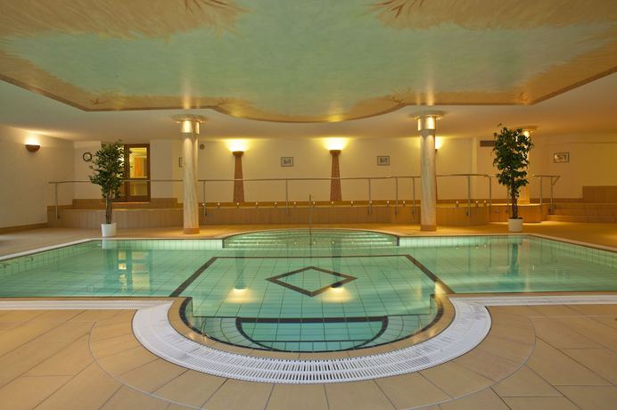 Imagen de la piscina del Hotel Belchenhotel J&auml;gerst&uuml;ble. Foto 19