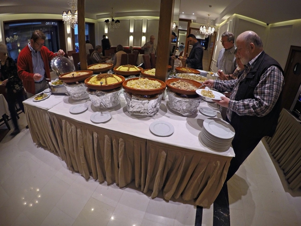 Imagen del bar/restaurante del Hotel Belere Rabat. Foto 2