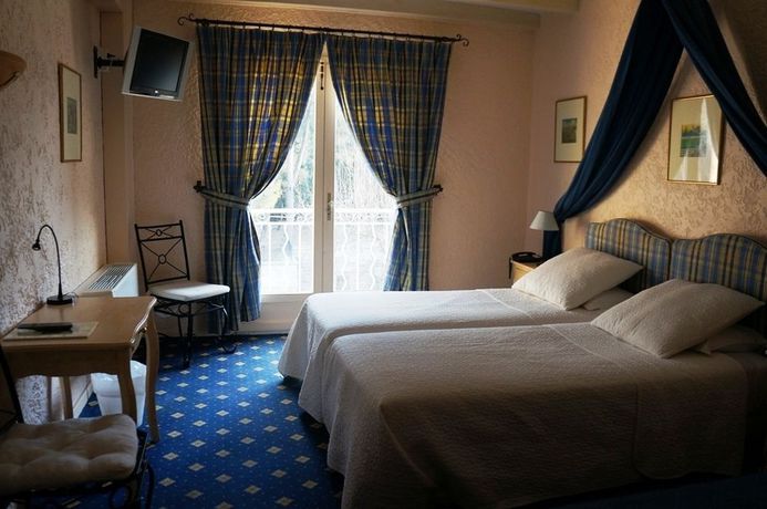 Imagen de la piscina del Hotel Belesso. Foto 16