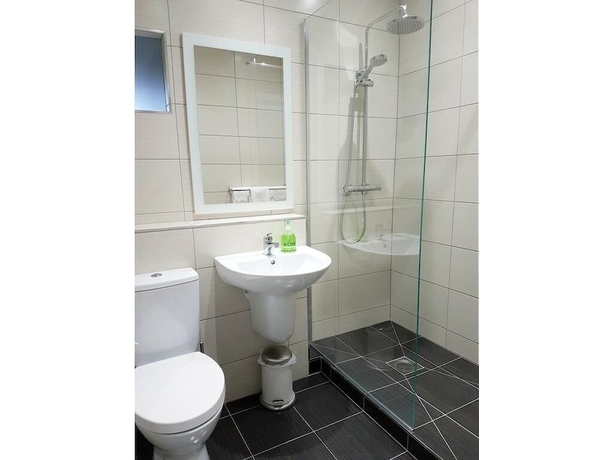 Imagen de la habitación del Hotel Belfast House. Foto 12