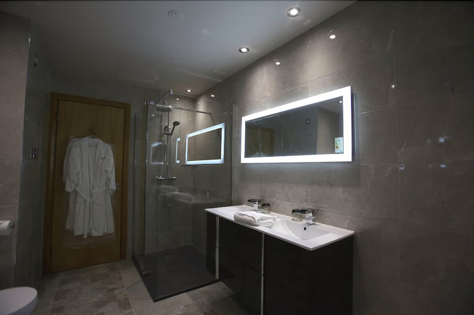 Imagen de la habitación del Hotel Belfast Loughshore. Foto 9