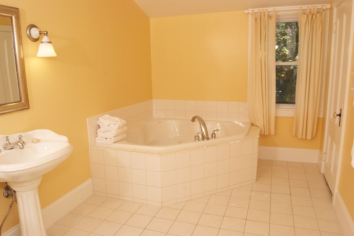 Imagen de la habitación del Hotel Belfry Inn and Bistro. Foto 5