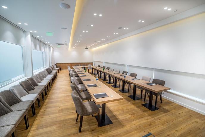 Imagen de los interiores del Hotel Belgrade Inn. Foto 12