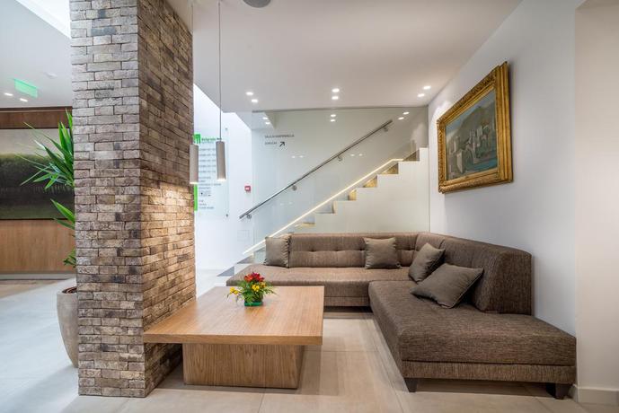 Imagen de los interiores del Hotel Belgrade Inn. Foto 13