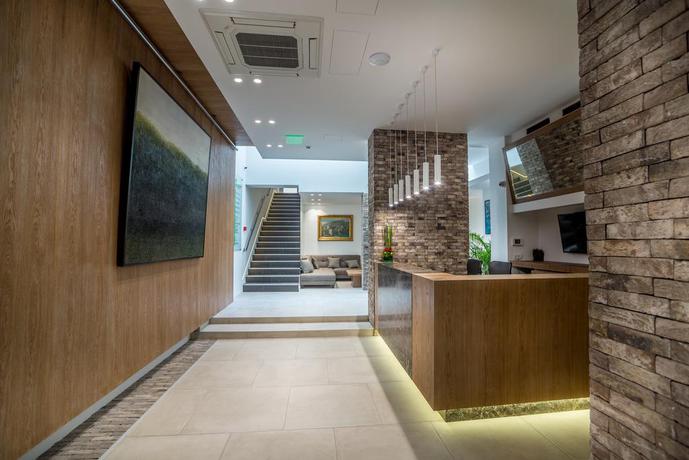 Imagen de los interiores del Hotel Belgrade Inn. Foto 15