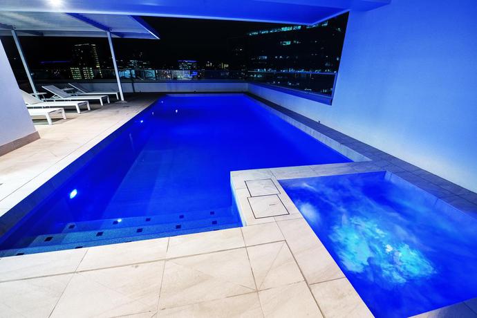 Imagen de la piscina del Hotel Belise Apartments. Foto 10