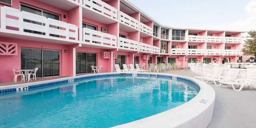 Imagen de la piscina del Hotel Bell Channel Inn. Foto 20