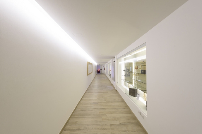 Imagen de los interiores del Hotel Bella And Restaurant. Foto 12