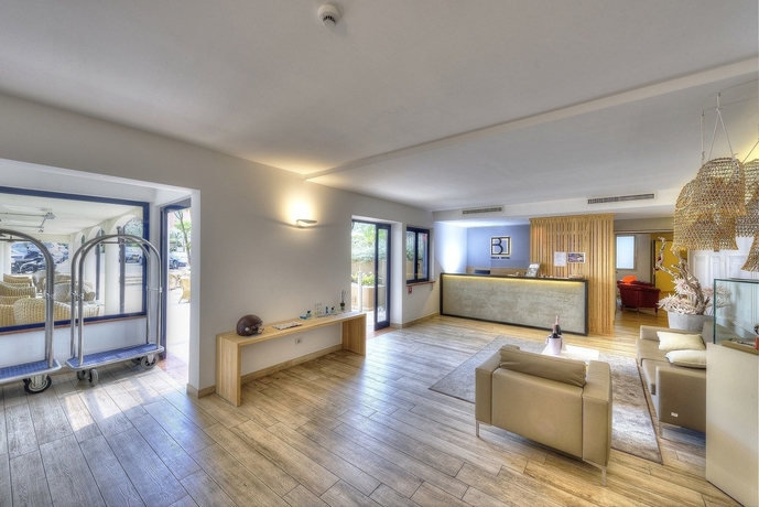 Imagen de los interiores del Hotel Bella And Restaurant. Foto 13