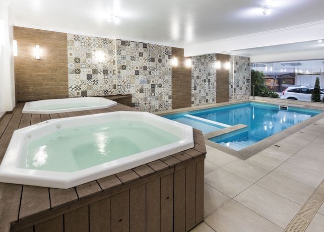 Imagen de la piscina del Hotel Bella Cambori&uacute;. Foto 18