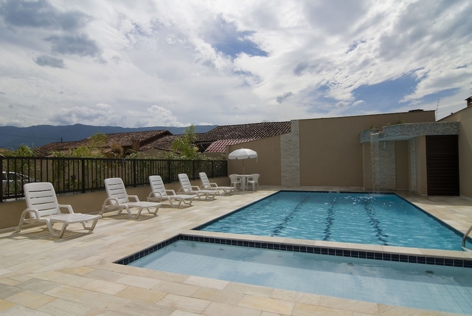 Imagen de la piscina del Hotel Bella Casa Flat Service. Foto 17