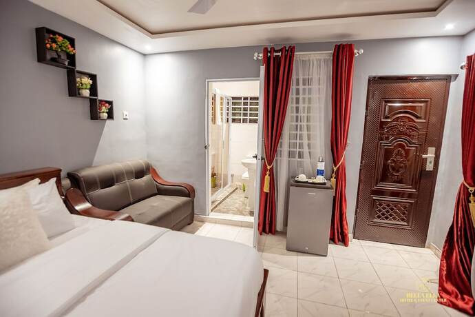 Imagen de la habitación del Hotel Bella Ella. Foto 16