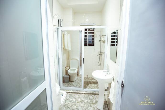 Imagen de la habitación del Hotel Bella Ella. Foto 19