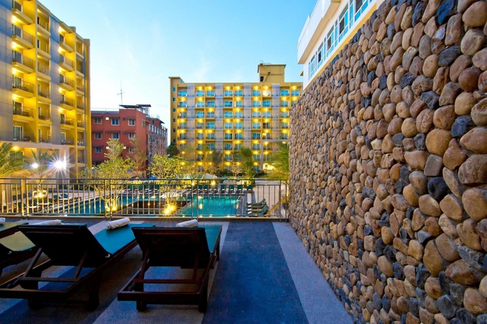 Imagen de la piscina del Hotel Bella Express. Foto 14