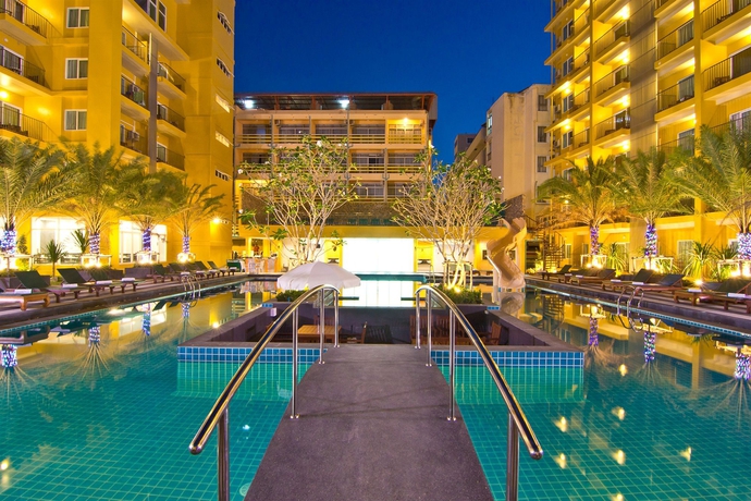 Imagen de la piscina del Hotel Bella Express. Foto 15