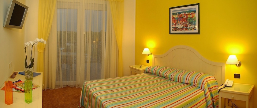 Imagen de la habitación del Hotel Bella Italia, Peschiera del Garda. Foto 6