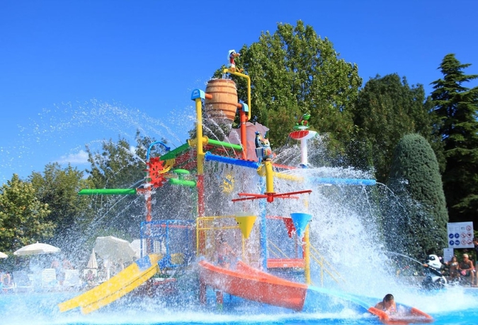 Imagen de la piscina del Hotel Bella Italia, Peschiera del Garda. Foto 16