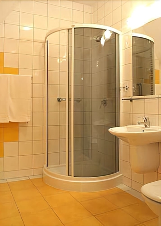 Imagen de la habitación del Hotel Bella, JELENIA G&Oacute;RA. Foto 16
