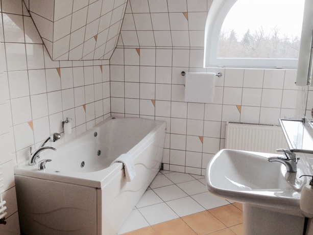 Imagen de la habitación del Hotel Bella, JELENIA G&Oacute;RA. Foto 17