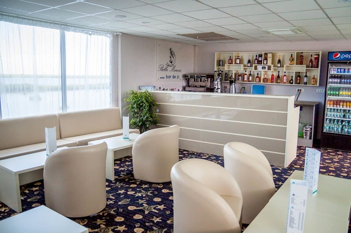 Imagen del bar/restaurante del Hotel Bella Marina. Foto 3