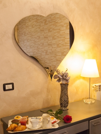 Imagen de la habitación del Hotel Bella Napoli. Foto 7