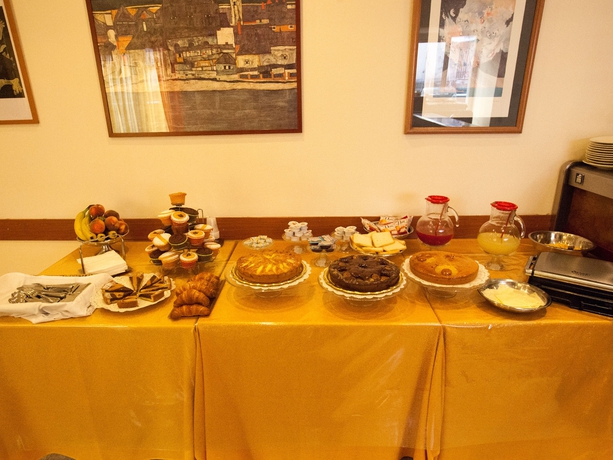 Imagen del bar/restaurante del Hotel Bella Napoli. Foto 4