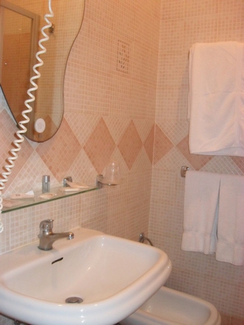 Imagen de la habitación del Hotel Bella Napoli. Foto 11