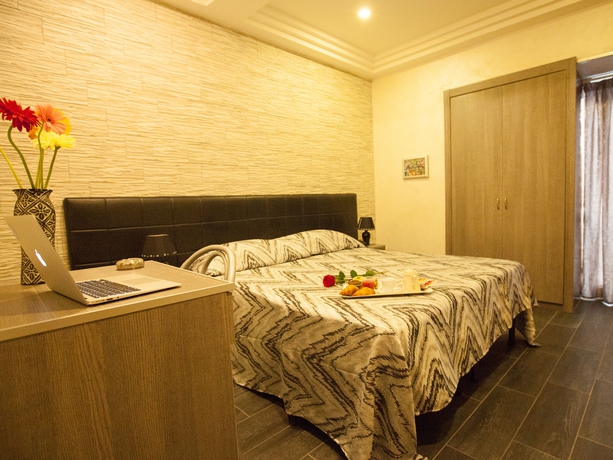 Imagen de la habitación del Hotel Bella Napoli. Foto 15