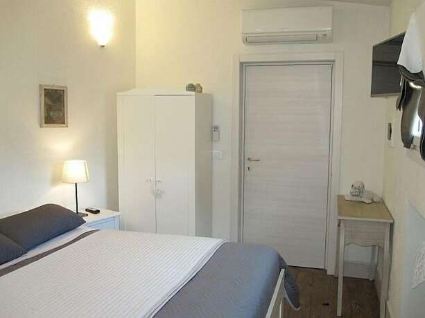 Imagen de la habitación del Hotel Bella Napoli, Foggia. Foto 14