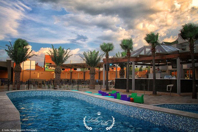 Imagen de la piscina del Hotel Bella Nella. Foto 14