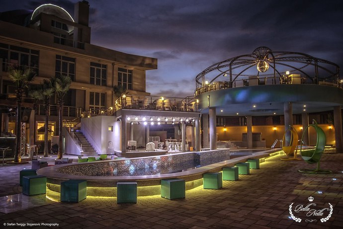 Imagen de la piscina del Hotel Bella Nella. Foto 19