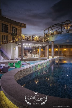 Imagen de la piscina del Hotel Bella Nella. Foto 20