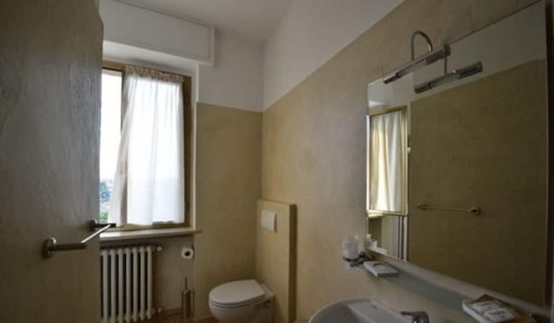Imagen de la habitación del Hotel Bella Peschiera. Foto 7