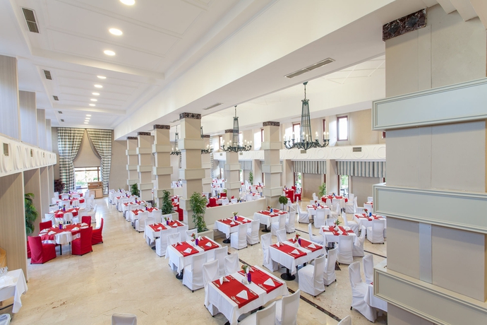 Imagen del bar/restaurante del Hotel Bella Resort and Spa - All Inclusive. Foto 6