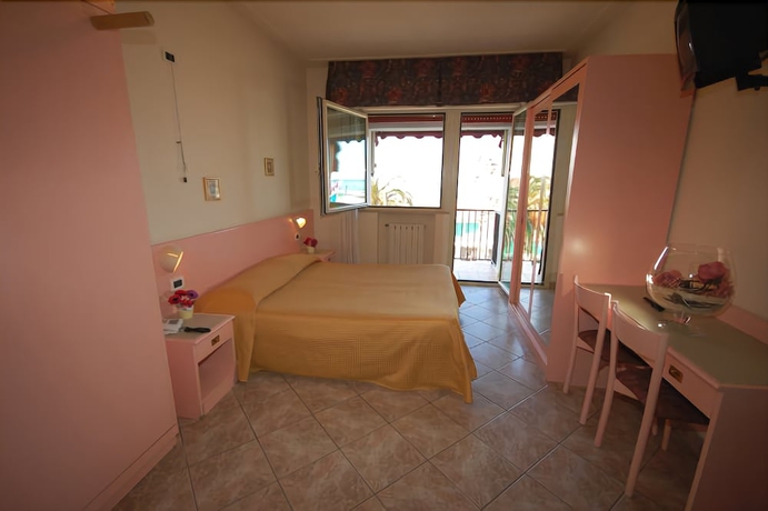 Imagen de la habitación del Hotel Bella Riviera. Foto 10