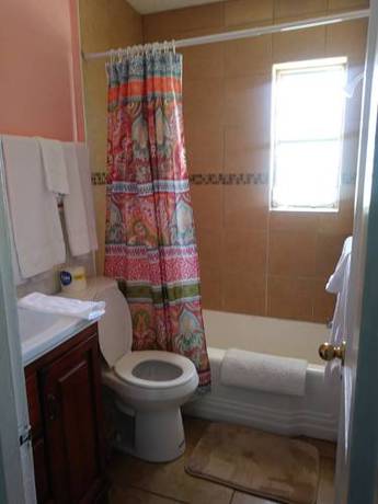 Imagen de la habitación del Hotel Bella Sirena Inn. Foto 5