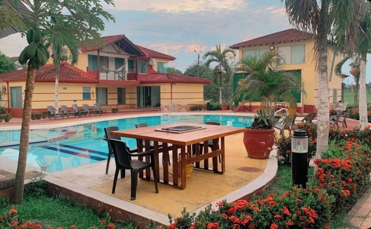 Imagen de la piscina del Hotel Bella Suiza Campestre. Foto 11