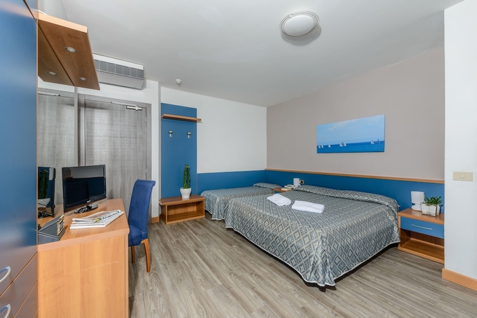 Imagen de la habitación del Hotel Bella Venezia Mare. Foto 3