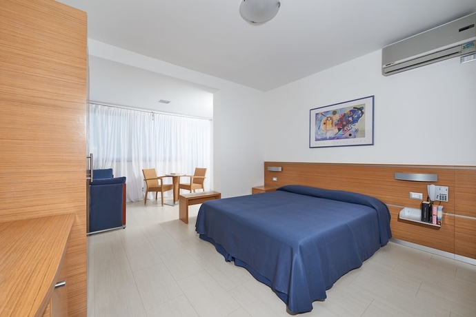 Imagen de la habitación del Hotel Bella Venezia Mare. Foto 4