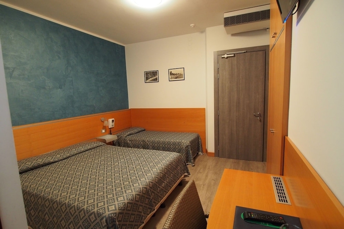 Imagen de la habitación del Hotel Bella Venezia Mare. Foto 6