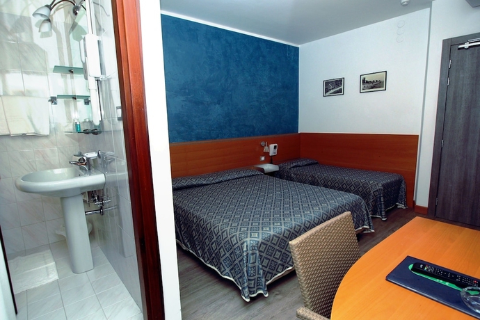 Imagen de la habitación del Hotel Bella Venezia Mare. Foto 7