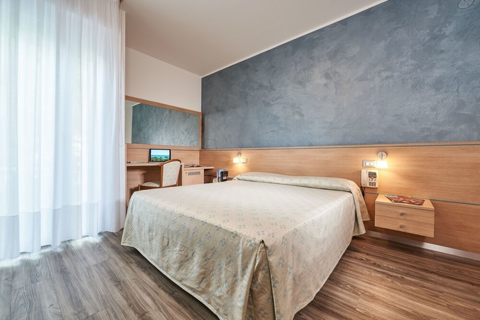 Imagen de la habitación del Hotel Bella Venezia Mare. Foto 8