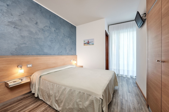 Imagen de la habitación del Hotel Bella Venezia Mare. Foto 10